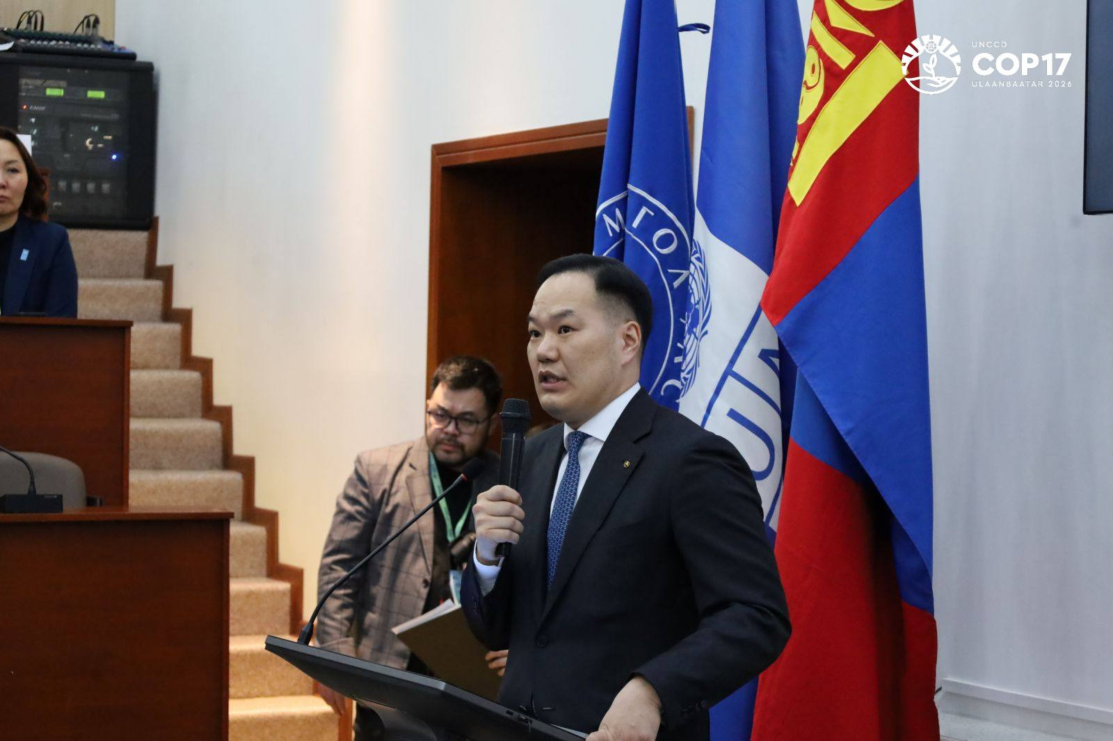 Үндэсний хэмжээний “COP17” загвар хуралдаан нь Монгол Улсад зохион байгуулах ЦТТНҮБК-ын COP17 Талуудын бага хурлын өмнө залуучуудыг бэлтгэж, тэдний дуу хоолойг бодлогын түвшинд хүргэхэд чиглэж байна